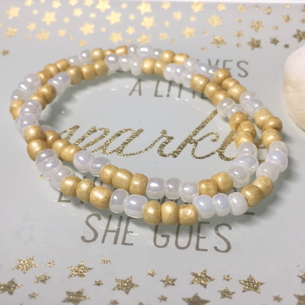 Beaded Bracelet - Gold and White - Picture 2 of 4